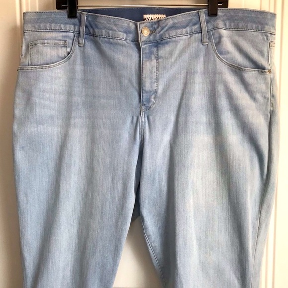 🔴 4/$15 Ava & Viv Women’s 24W Target Classic Light Wash Blue Denim Jeans in EUC - Picture 3 of 15